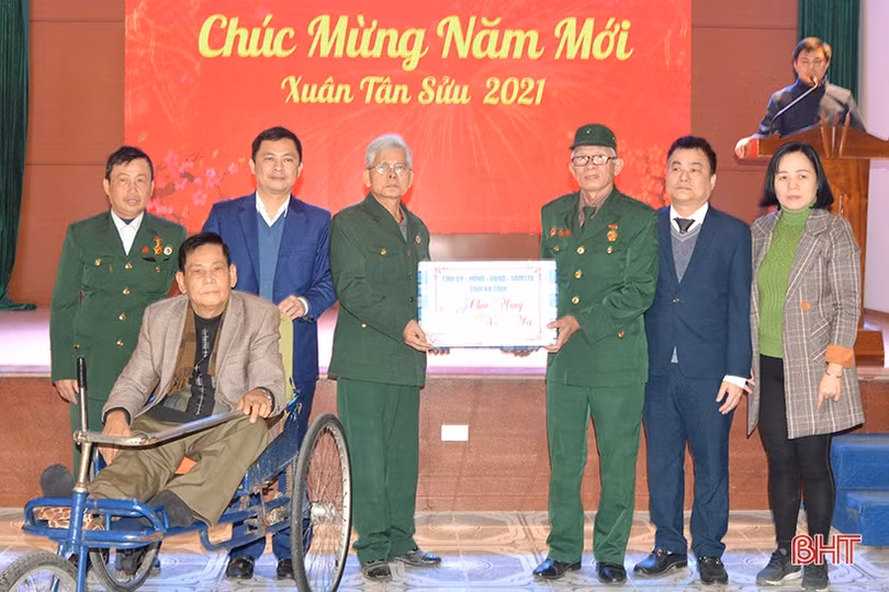 Lãnh đạo Hà Tĩnh chúc tết các trung tâm chăm sóc, điều dưỡng thương binh ở Nghệ An