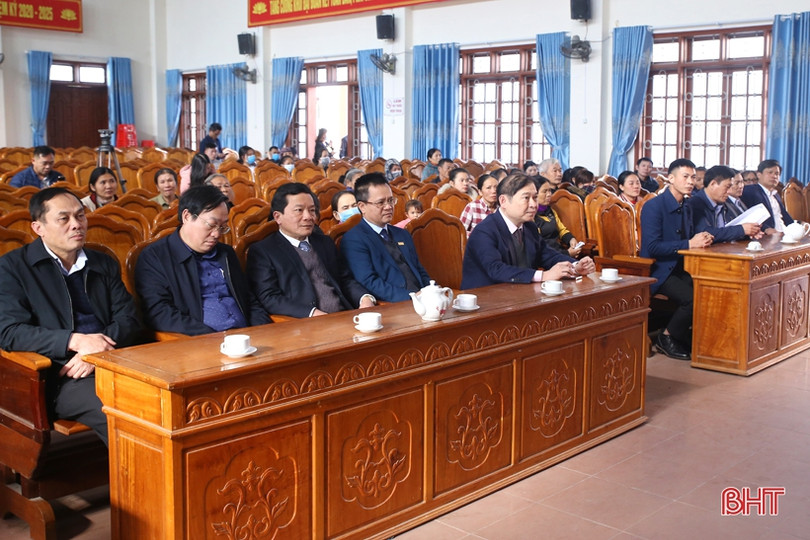 Chủ nhiệm Ủy ban Khoa học, Công nghệ và Môi trường của Quốc hội tặng quà tết cho người dân Hà Tĩnh