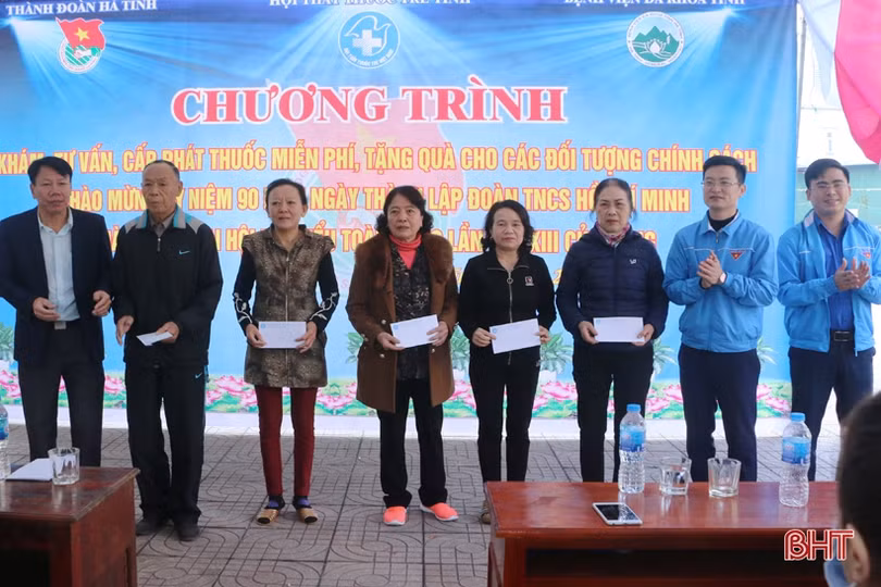 Khám, cấp phát thuốc miễn phí cho 200 người dân thành phố Hà Tĩnh