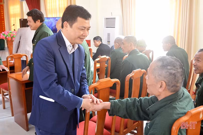Lãnh đạo Hà Tĩnh chúc tết các trung tâm chăm sóc, điều dưỡng thương binh ở Nghệ An