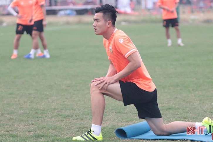 Hồng Lĩnh Hà Tĩnh tập luyện vui vẻ trên sân Phú Thọ - TP Hồ Chí Minh