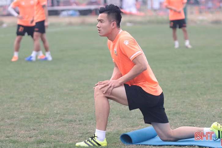 Hồng Lĩnh Hà Tĩnh tập luyện vui vẻ trên sân Phú Thọ - TP Hồ Chí Minh