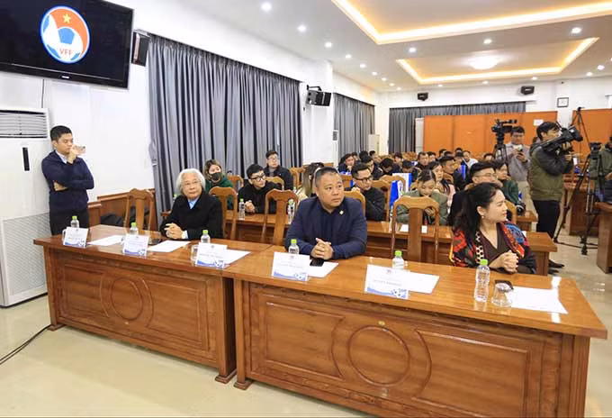 Đội tuyển Việt Nam ra mắt áo đấu mới theo kiểu chưa từng có ở châu Á