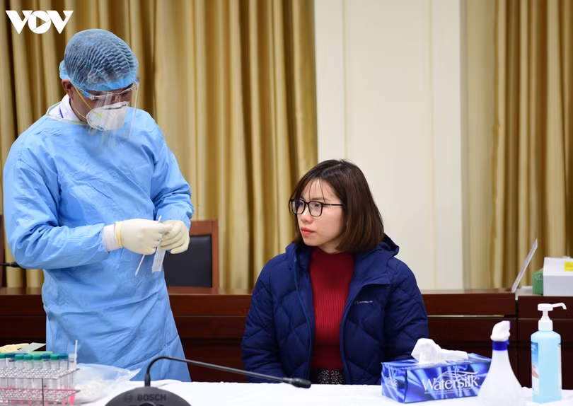 Hơn 350 nhà báo được xét nghiệm Covid-19 chuẩn bị tác nghiệp tại Đại hội Đảng XIII