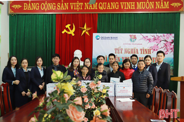 OceanBank trao gần 50 triệu đồng hỗ trợ người dân hoàn cảnh khó khăn