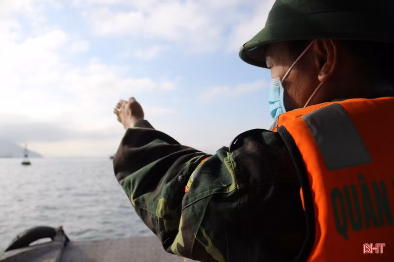 Theo chân chiến sĩ biên phòng tuần tra vùng biển phía Nam Hà Tĩnh dịp cuối năm