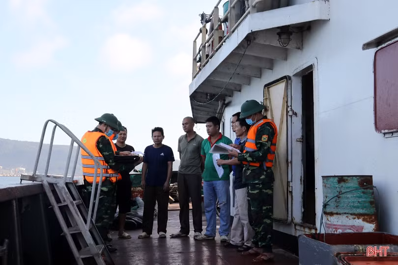 Theo chân chiến sĩ biên phòng tuần tra vùng biển phía Nam Hà Tĩnh dịp cuối năm