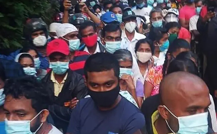 Bộ trưởng Sri Lanka vẫn mắc Covid-19 sau khi uống “nước thần”