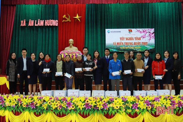 OceanBank trao gần 50 triệu đồng hỗ trợ người dân hoàn cảnh khó khăn