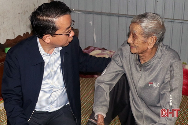 Chủ nhiệm Ủy ban Kiểm tra Tỉnh ủy chúc tết gia đình chính sách tại Thạch Hà