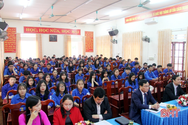 100 học sinh THPT ở Hương Sơn được bồi dưỡng lý luận chính trị