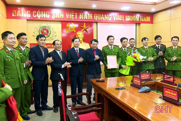 Khen thưởng Công an TP Hà Tĩnh phá thành công chuyên án lô đề “khủng”