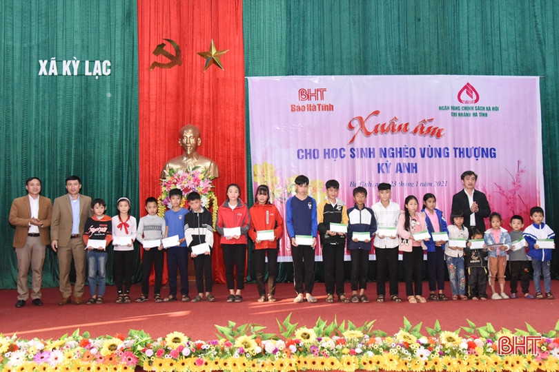 Xuân ấm cho học sinh nghèo vùng thượng Kỳ Anh