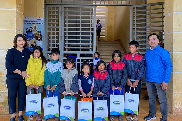 Vinamilk với hành trình “trao cơ hội đi học, cho cơ hội đổi đời”