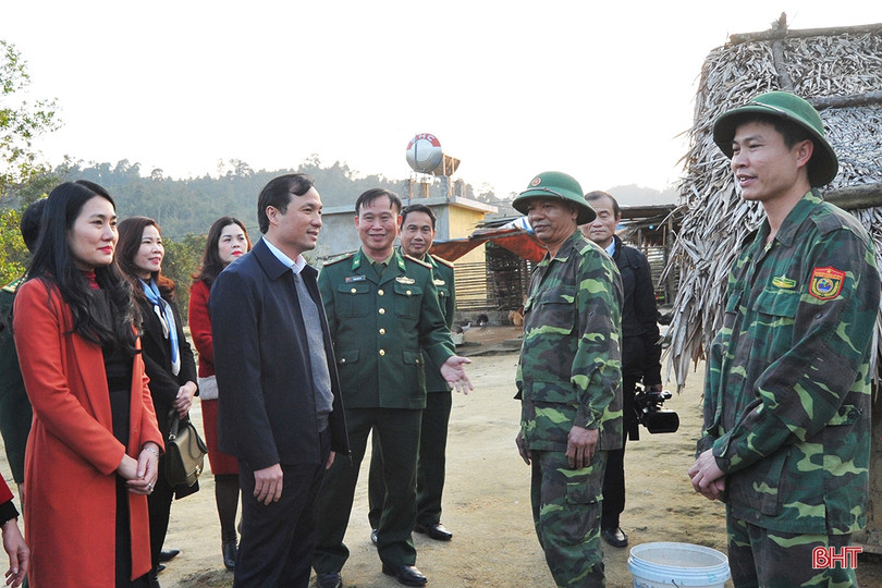 Các nhà hảo tâm trao quà Tết trị giá gần 650 triệu đồng tại Hà Tĩnh