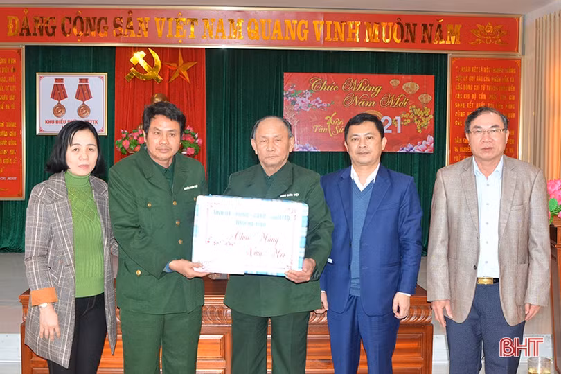 Lãnh đạo Hà Tĩnh chúc tết các trung tâm chăm sóc, điều dưỡng thương binh ở Nghệ An