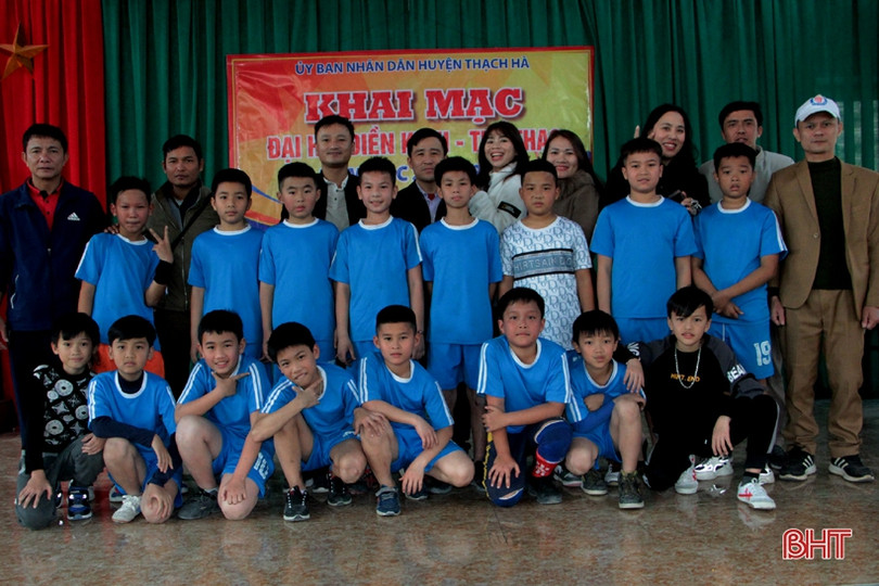 52 đội sôi nổi tranh tài Giải Bóng rổ tiểu học Thạch Hà