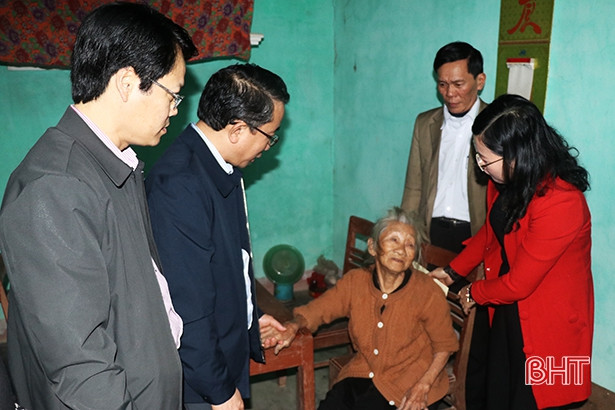 Chủ nhiệm Ủy ban Kiểm tra Tỉnh ủy chúc tết gia đình chính sách tại Thạch Hà