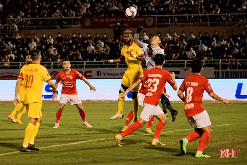 Hồng Lĩnh Hà Tĩnh trắng tay trên sân Thống Nhất