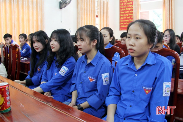 100 học sinh THPT ở Hương Sơn được bồi dưỡng lý luận chính trị