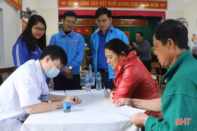 Khám, cấp phát thuốc miễn phí cho 200 người dân thành phố Hà Tĩnh