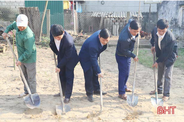 Nghi Xuân khởi công xây nhà ở cho 2 gia đình chính sách