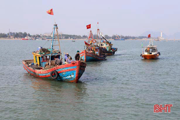 Biên phòng Hà Tĩnh liên tiếp bắt giữ 5 tàu giã cào khai thác trái quy định