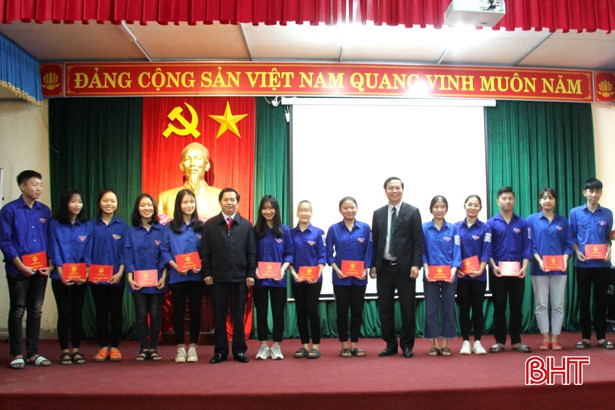 100 học sinh THPT ở Hương Sơn được bồi dưỡng lý luận chính trị