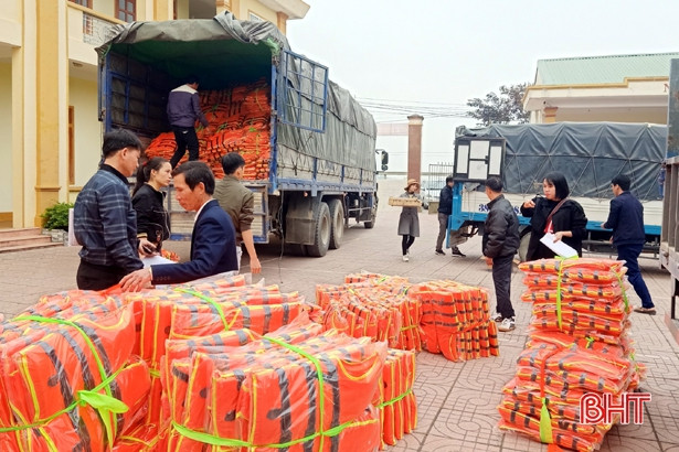 Phân bổ nguồn hàng hỗ trợ lũ lụt cho các địa phương, hộ nghèo Hương Sơn