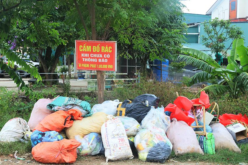 Rác thải chất đống trên quốc lộ 1 | Báo Hà Tĩnh - Tin tức Hà Tĩnh mới ...