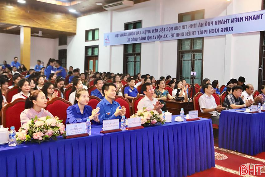 Đại biểu tham dự chương trình. 4.jpg
