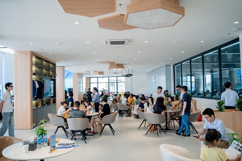 Phòng chờ dịch vụ hiện đại, thoải mái tại showroom BYD Hà Tĩnh. dvh06302.jpg