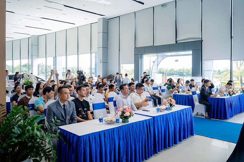 Sự kiện thu hút đông đảo khách hàng tham dự. dvh06327.jpg