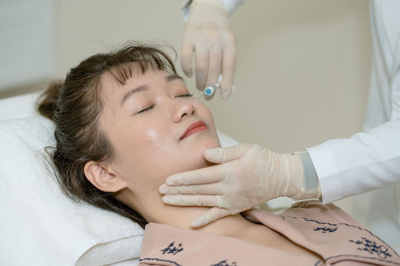 Liệu pháp tiêm meso được thực hiện bởi bác sĩ và kỹ thuật viên chuyên môn cao tại ROHTO AOHAL CLINIC. tre-hoa-2.jpg