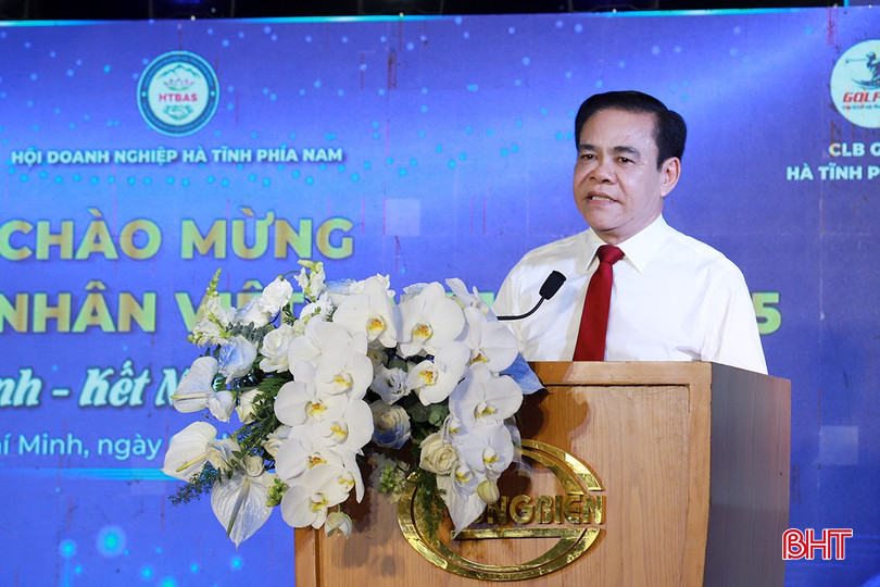 Thay mặt lãnh đạo tỉnh, Chủ tịch UBND tỉnh Võ Trọng Hải chúc mừng, ghi nhận, biểu dương và trân trọng cảm ơn Hội Đồng hương, Hội Doanh nghiệp và con em Hà Tĩnh đối với quê hương thời gian qua. bqbht_br_b-5022.jpg