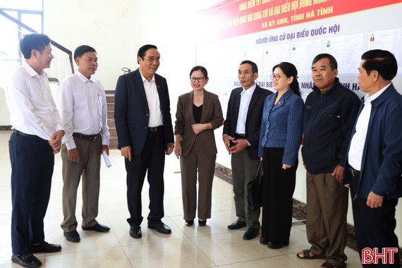 Chủ tịch Hội Người cao tuổi Việt Nam và các ứng cử viên ĐBQH khóa XVI tiếp xúc cử tri