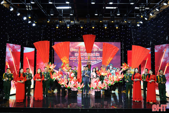 Đặc sắc chương trình nghệ thuật “Lực lượng vũ trang Hà Tĩnh – 80 năm vang mãi bản hùng ca”
