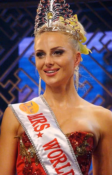 Vẻ đẹp rạng rỡ của Mrs. World 2009. Ảnh: Anh Vân.