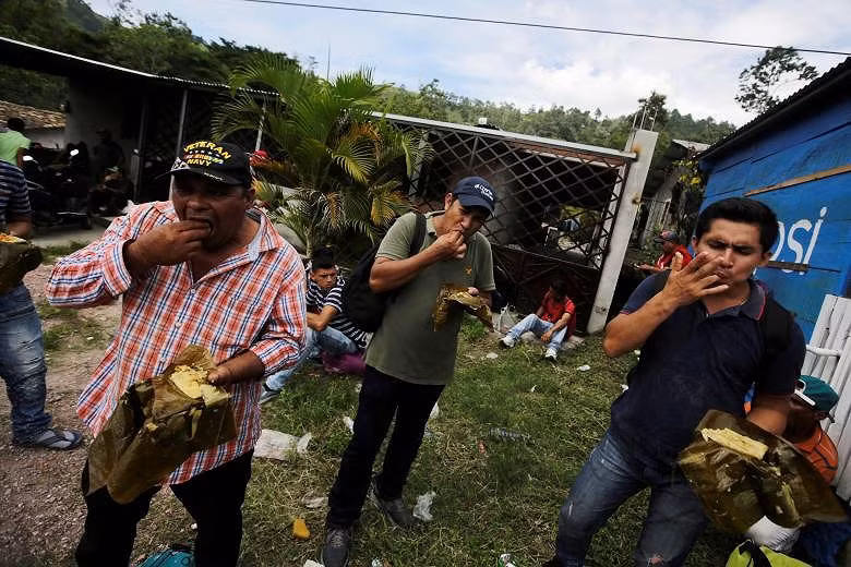 Người di cư Honduras chạy trốn đói nghèo, ầm ầm đổ về biên giới Mỹ
