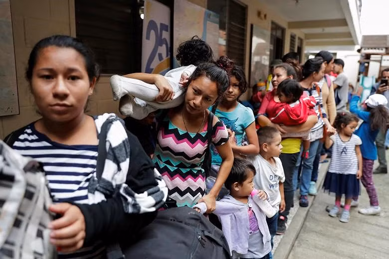 Người di cư Honduras chạy trốn đói nghèo, ầm ầm đổ về biên giới Mỹ