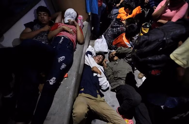 Người di cư Honduras chạy trốn đói nghèo, ầm ầm đổ về biên giới Mỹ