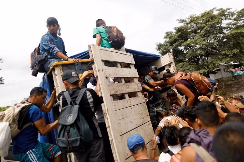 Người di cư Honduras chạy trốn đói nghèo, ầm ầm đổ về biên giới Mỹ
