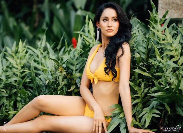 Phương Nga diện áo tắm khoe thân hình tuyệt tác