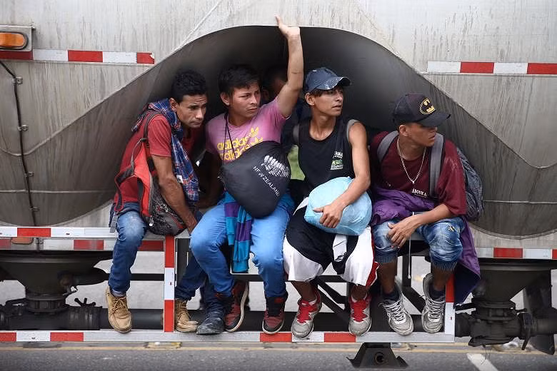 Người di cư Honduras chạy trốn đói nghèo, ầm ầm đổ về biên giới Mỹ