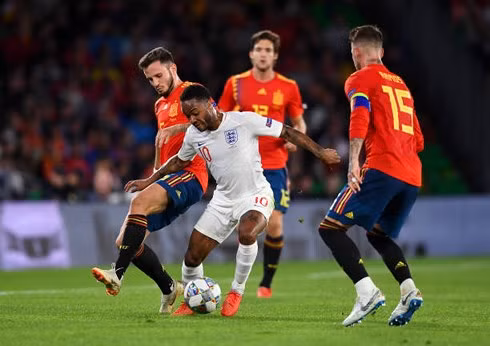 Raheem Sterling lập cú đúp, ĐT Anh thắng kịch tính Tây Ban Nha