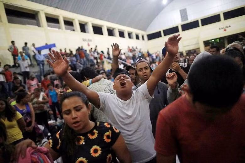 Người di cư Honduras chạy trốn đói nghèo, ầm ầm đổ về biên giới Mỹ