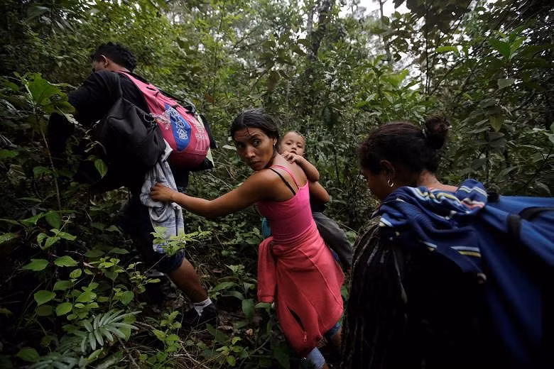 Người di cư Honduras chạy trốn đói nghèo, ầm ầm đổ về biên giới Mỹ