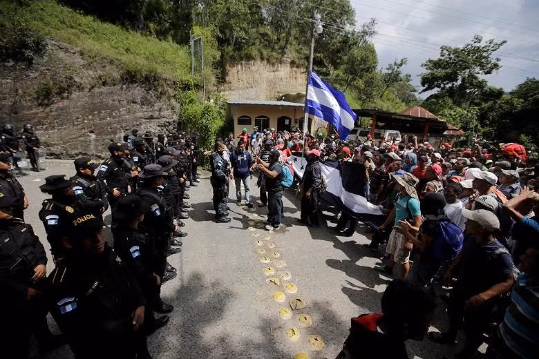 Người di cư Honduras chạy trốn đói nghèo, ầm ầm đổ về biên giới Mỹ