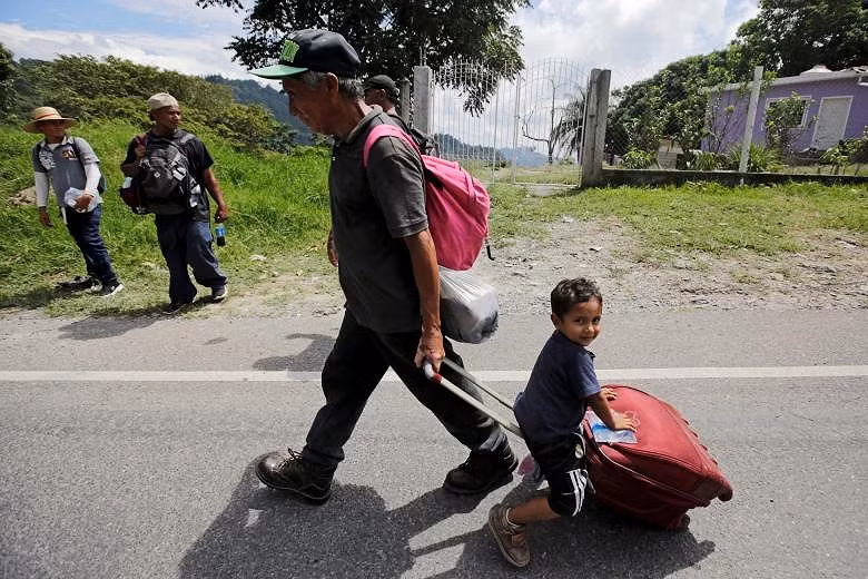 Người di cư Honduras chạy trốn đói nghèo, ầm ầm đổ về biên giới Mỹ