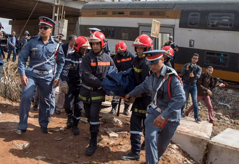 Hiện trường vụ tàu hỏa trật bánh khiến ít nhất 87 người thương vong ở Morocco